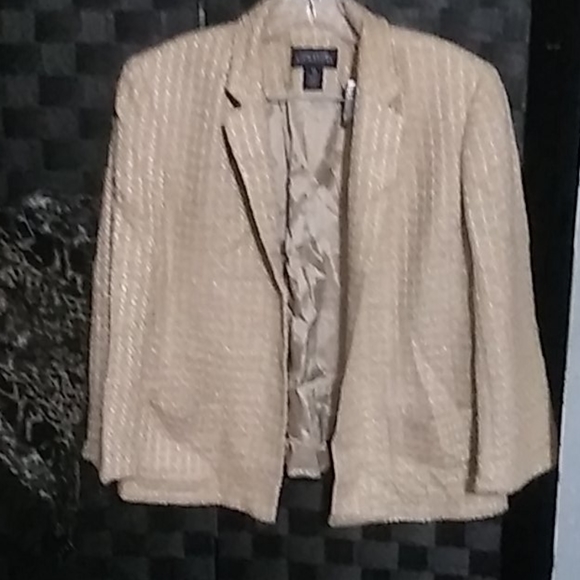 Suit - Picture 6 of 7